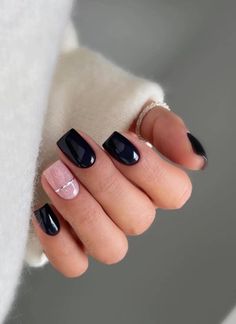 24+ Simple Black Christmas Nails To Try This Holiday Season! Shellac Nails Fall, Milky Nails, October Nails, Christmas Gel Nails, Simple Gel Nails