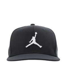 Jumpman matches with a Jumpman, so the Jordan Pro Cap Jumpman Snapback will look perfect with the rest of your gear. Because it has minimal color differentiation, it'll match perfectly with a number of outfits, even non-Jordan ones. The strapback closure allows you to find the right size easily. Features large, embroidered Jumpman logo centered on the front. Snapback (adjustable). Slightly curved bill. Utilizes Dri-FIT® technology for sweat control. Classic Black Hat For Outdoor Activities, Classic Black Fitted Hat For Sports, Classic Black Snapback Hat For Sports Events, Classic Black Baseball Cap For Sports, Black Urban Fitted Hat For Sports Events, Urban Style Black Fitted Hat For Sports Events, Black Snapback Cap For Sports Events, Functional Snapback Hat For Streetwear, Sporty Snapback Fitted Hat For Outdoor Activities