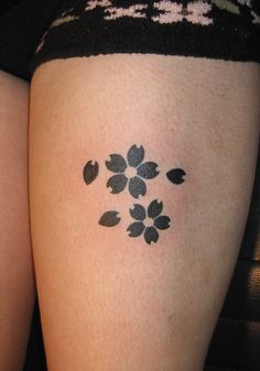 a woman's thigh with black flowers on it