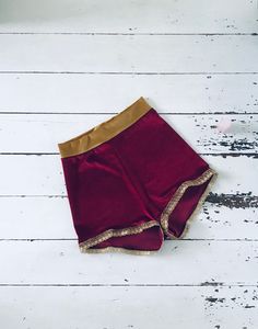 These are high waisted velvet shorts, available in several colours with a mustard waistband, please choose your main colour from the menu They are super soft and have a good stretch. Sizes are  Waist xxs 22 Xs 24 S 26 M 28 L 30 Xl 32 Emails welcome  Thank you for supporting sustainable fashion  All packaging used is recyclable Circus Fancy Dress, Vintage Circus Costume, Cirque Vintage, Circus Fashion, Burlesque Vintage, Frilly Shorts, Circus Outfits, Vintage Burlesque, Burlesque Costume