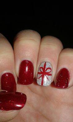 Christmas Bow Nail Designs, Christmas Red Nails Gel, Christmas Finger Nail Designs, Gold And Red Christmas Nails, Christmas Nail Designs For Short Nails, Green And Red Nails Christmas, Christian Christmas Nails