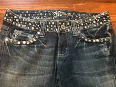 Rhinestone Jean Pockets, Flare Jeans Rhinestones, Diy Rhinestone Jeans Ideas, Y2k Rhinestone Jeans, Bedazzling Ideas Clothes, Diy Bedazzled Jeans, Bedazzle Designs, Bedazzled Clothes, Bedazzled Pants