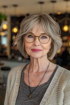 Brighten your look with 26 vibrant short hairstyles for women over 60, each bringing a pop of energy and color. Kort Bob, Haircut Women, Gorgeous Gray Hair, Shaggy Short Hair, Long Haircuts, Stylish Short Haircuts, Short Curly Haircuts, Messy Short Hair, Mom Hairstyles