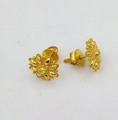 22 carat yellow gold handmade fabulous flower shape design gorgeous stud earring jewelry from rajasthan india.weight-2.900 grams approx.metal-yellow gold.metal purity-22carat.brand-handmade.width-11 mm approx (diameter) closure- screw back.condition- excellent brand newnote- for more information please see the photo. Traditional Gold Flower-shaped Earrings, Traditional Gold Flower Earrings, Traditional Yellow Gold Flower-shaped Earrings, Traditional Flower-shaped Earrings, Traditional Gold Flower Earrings For Festivals, 22k Gold Chain, Green Onyx Stone, Gold Hand, Rajasthan India