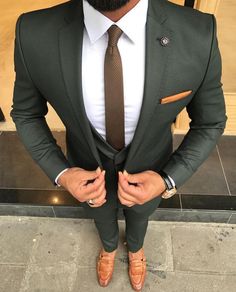 Gefällt 7,529 Mal, 42 Kommentare - Men | Style | Class | Fashion (@menslaw) auf Instagram: „Suit up #menslaw“ Green Suit Men, Green Wedding Suit, Mens Wear Wedding, Wedding Suits Groom, Classy Men, Green Suit