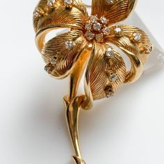 Crafted with exquisite attention to detail in 14K yellow gold, this stunning diamond vintage flower brooch will make a sophisticated statement. Featuring 0.84CT of VS H color diamonds and a weight of 17.7gm, this piece captures the essence of elegance and timeless refinement. Add an air of distinction to any ensemble with this exquisite 6cm long brooch. Thank you for visiting our shop! 𝑫𝑴𝑲 𝑱𝒆𝒘𝒆𝒍𝒓𝒚 Thank you for visiting our shop!Visit our website DmKJewelry.comAlso Follow us on Instagr Flower Vintage, Diamond Flower, 1950s Vintage, Vintage Diamond, Flower Brooch, Vintage Brooches, Vintage Flowers, Gold Diamond, Essence