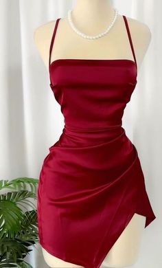 Red Satin Short Dress, Outfits Natal, Burgundy Homecoming Dress, One Shoulder Prom Dress, Mini Prom Dresses, Satin Homecoming Dress, Short Prom Dresses, Spaghetti Strap Prom Dress