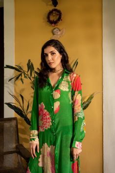 Paulmi & Harsh | Green Spring Blooming Floral Kurta With Pants | INDIASPOPUP.COM Paulmi And Harsh, Moody Green, 1950’s Fashion, Trendy Shirt Designs, Dress And Jacket Set, Kurti Designs Latest, Printed Kurti, Green Spring, Indian Fashion Designers