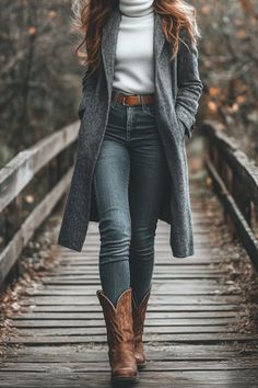 120+ Cowboy Boots Outfits for Winter: Warm Up Your Style Game - From The Guest Room Talk Western Boots Outfit, Day Time Fall Outfit, Casual Boot Outfit Women, Ladies Country Fashion, Equestrian Street Style, Sperry Duck Boots Outfit Jeans, Tennessee Style Outfits, Country Style Aesthetic, Cowboy Boots Style Outfit