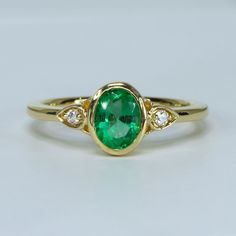 Our skilled team have meticulously design the 18K Gold Oval Cut Emerald Ring, featuring a mesmerizing oval cut Colombian emerald bezel set and flaked by sparkling diamonds to each side of the natural gemstone. The luxurious design and exceptional gemstones create a stunning contrast that adds elegance and sophistication to any outfit. Perfect as a gift or addition to your own jewellery collection, this ring is a true testament to the beauty and brilliance of fine jewellery. SPECIFICATIONS: 19826 Colombian Emerald Ring, Pink Sapphire Pendant, Smaragd Ring, Pink Sapphire Earrings, Blue Sapphire Pendant, Yellow Sapphire Rings, Unique Products Design, Pink Sapphire Ring, Colombian Emeralds