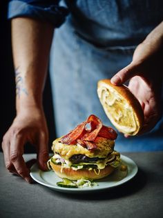 Burger and chef by Martin Poole Rarebit Sauce, Byron Burger, Ayam Bakar, Restaurant Photography, Burger Buns, Burger Recipes, Beautiful Food, Chicken Burgers