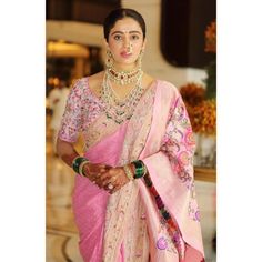 Navvari Poses, Pink Nauvari Saree, Maharashtrian Bride, Maharashtrian Wedding, Organza Embroidery, Indian Sari Dress