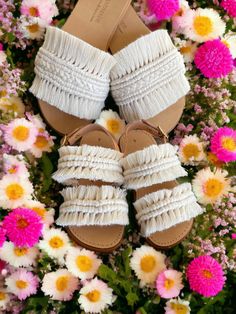 Macrame Sandals Set-Mom and Daughter set-Summer style set-Handcrafted-MacrameSandals-MatchingFootwear-FamilyFashion-GiftForHer-BohoChic. Introducing our enchanting Macrame Sandals Set, designed for both Mom and Daughter to elevate your summer style! Handcrafted with love and attention to detail, these sandals boast a perfect blend of boho-chic vibes and utmost comfort. 👣🌺 Mom's Sandals 👣🌺 Our macrame sandals for moms are a true fashion statement. Crafted with premium-quality materials, the i Macrame Sandals, Mother Daughter Bonding, Boho Chique, Boho Mode, Chic Vibes, Mommy Style, Macrame Design, Family Outing, Mom Daughter