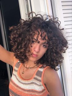 Summer, 3b 3a curly hair, mediterranean hair 2c3a Curly Hair, 3a Short Curly Hair, 2c Short Hair, Short 2c Curly Hair, Mediterranean Hair, Short 3b Hair, Short Curly Hair 3b 3c, Glowup Ideas, Curly Hair 2c