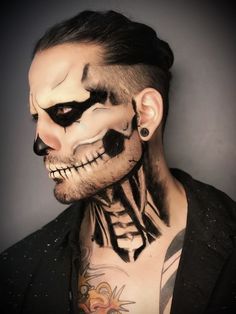 Skull Makeup For Men, Halloween Men Makeup, Sugar Skull Makeup Easy, Skull Makeup Look, Mens Halloween Makeup, Men Makeup, Halloween Hombre, Character Customization, Makeup Stand