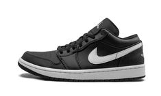 Jordan 1 Low Women, Air Jordan 1 Low Black, Black White Shoes, Vapour Max Nike, Air Jordans Women, White Jordans, Womens Basketball Shoes, Jordans Women, Womens Air Jordans