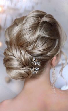 Sophisticated Hair, Updo Messy, Glamorous Wedding Hair, Casual Updo, Gatsby Hair, Messy Hair Updo, Side Bun, Chignon Hair, Low Bun Hairstyles