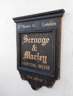 a sign on the side of a building that says george & mary counting house, 17 thomas st london