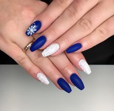 Royal Blue Nails Medium, Blue Nails Royal, Xmas Nails Blue, Blue Xmas Nails, Short Nails Winter, Nails Royal Blue, Nails Dark Blue, Nail Art Bleu, Men Nail