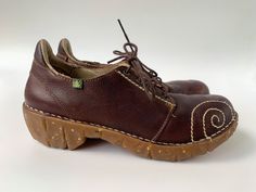 "These are vintage 2000s brown leather lace up shoes by El Naturalista size EUR 37 women's (they fit like US 6 UK 4). Please check the measurements below. These orthopaedic shoes have wide toe box and thick rubber non slip sole for extra comfort. Era: 90s Brand: Linea Country of origin: Italy Condition: These brown leather shoes were much loved and show scratches on the leather surface and fading of the leather around the toes and the heels. Size: 37 marked, they fit like approximately UK 4, US Wide Toe Box Shoes, El Naturalista Shoes, Orthopedic Shoes, Brown Leather Shoes, Box Shoes, Barefoot Shoes, Shoes Brown, Comfy Shoes, Vintage 2000s