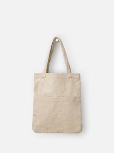 The durable Canvas Tote is perfect for everyday errands. Made from heavyweight cotton canvas, it features two spacious exterior pockets to keep your keys and wallet easily accessible. Keys And Wallet, Canvas Tote, Cotton Canvas, Wallet, Exterior, Canvas