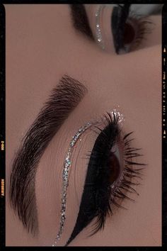 Make Up With Glitter Eyeliner, Graphic Glitter Makeup, Makeup Looks Glitter Liner, Glitter Graphic Eyeliner, Eye Makeup Ideas Glitter, Black Makeup With Glitter, Eye Makeup With Glitter Liner, Eyeliner Glitter Makeup, Black Quinceanera Makeup