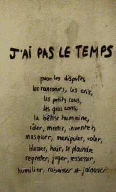 graffiti written on the side of a building in paris, with writing below it that reads'jai pas le temps '