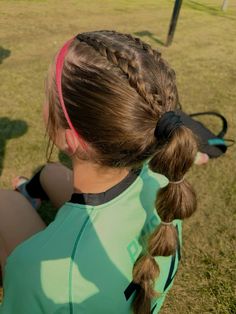 Soccer hairstyles inspo Soccer Easy Hairstyles, Cute Football Hairstyles Easy, Cute Soccer Hair Styles, Pre Wrap Soccer Hairstyles, Soccer Hairstyles No Braids, Game Day Hair Soccer, Cute Hairstyles For Soccer Games, Hairstyle For Soccer, Simple Soccer Hairstyles