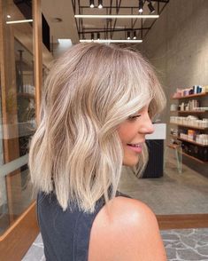 Short Brunette Hair With Highlights Summer Bob Hairstyles, Beige Blonde Hair Short, Blonde Hair Lob, Baby Blonde Balayage, Baby Lights Hair Blonde, Blonde Balayage Lob, Blonde Hair Shades