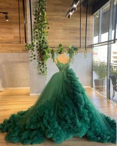 Ball Gown Green, Goddess Exclusive, Women Ball Gown, Dress Goddess, Green Prom Dresses, Gown Green, Green Princess, Green Prom, Ball Gowns Evening