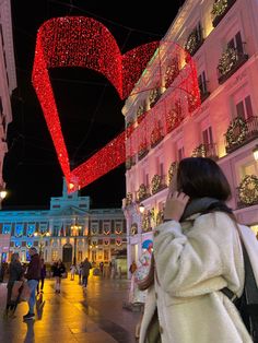 Madrid
Sol
Gran vía 
Navidad
Luces de navidad Christmas Towns To Visit, Paris Poses, Places To Visit In December, Christmas Trips, Madrid Aesthetic, Snow Vacation, Europe Christmas