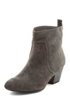 #Joe's Jeans  Filomenia Bootie:: on hautelook!  Ankle Boots #2dayslook  #Ankle Boots #fashion #style  www.2dayslook Dresses And Tights, Casual Chic Style, Fashion Wear, Comfortable Outfits, Fall Fashion, Autumn Winter Fashion, Wardrobe Essentials