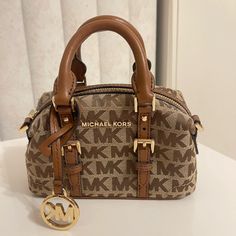 Never Used Small Michael Kors Small Charm Bag. Comes With Brown Crossbody Strap. Michael Cole, Tiny Bag, Ribs Recipe, Goyard Bag, Brown Crossbody, Willy Wonka, Small Charms, Short Ribs, Mini Handbags