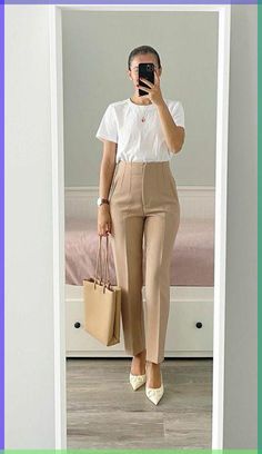 Trousers Women Outfit, Casual Work Outfits Women, Business Professional Outfits, Lawyer Outfit, Business Outfits Women, Stylish Work Attire, Business Casual Outfits For Work, Elegante Casual, Classy Work Outfits