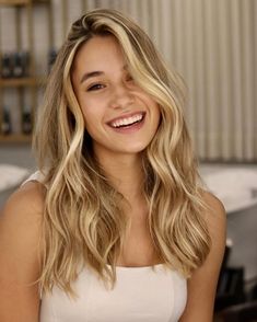 Gold Lowlights In Blonde Hair, Golden Blonde With Dimension, Blond Hair Trends 2023, Golden Vanilla Blonde Hair, Golden Highlights Blonde Hair, Popular Blonde Hair Color 2023, Golden Blonde Dimensional Hair, Deep Golden Blonde Hair, Light Golden Blonde Balayage