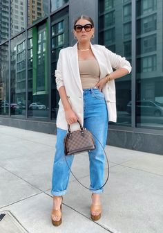 Balloon Jeans Outfit Plus Size, 2024 Fashion Trends Plus Size, Blazer For Summer, Mom Outfits Fall, Julia Marie, Trendy Mom Outfits, Blazer Plus Size, Outfits Curvy, Atlanta Fashion