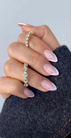 50+ Stunning French Tip Nail Designs - Boss Babe Chronicles Makeup 101, French Tip Nail Designs, French Manicure Nails, Makijaż Smokey Eye, Neutral Nails, Minimalist Nails, Chic Nails, Short Acrylic Nails