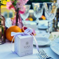 scented weding candle favours with personalized ribbon