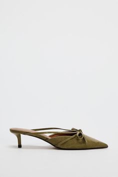 SLINGBACK BOW KITTEN HEELS - Green | ZARA United States Designer Kitten Heels, Kitten Heel Slingbacks, Heels Bow, Heels Green, Blazers Shoes, Trench Coat Dress, Joggers Shoes, Waistcoat Dress, Slingback Shoes