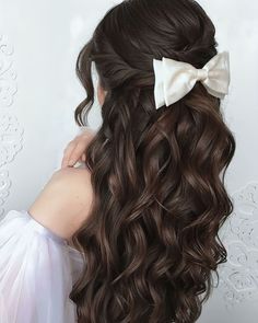 Cute Hairstyles For Wedding Bridesmaid, Hair Styles Princess, Old Fashioned Hairstyles Vintage, Hair Curls Style, Hairstyles For Graduation, Ball Hairstyles, Hoco Hairstyles, Quince Hairstyles, Bow Hairstyle