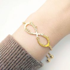 ♾️ Timeless and Personal Elegance ♾️ Our infinity bracelet offers a perfect fusion of chic style and deep symbolism. With the ability to engrave up to four first names, this bracelet is a stylish way to keep your loved ones always with you. 🌈 Refined Features 🌈 Infinity Symbol: An elegant representation of eternal love and unbreakable bonds. High Quality Stainless Steel: Durable and stylish, this bracelet is perfect for everyday use. Choice of Finishes: Personalize your piece by choosing betwe Infinity Knot, Mothers Bracelet, Bracelet Couple, Bracelets Design, Custom Bracelet, Moms Bracelet, Custom Charms, Mom Jewelry, Unique Canvas