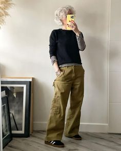 In Style Helen, Mode Over 50, Look Grunge, Over 60 Fashion, Mode Casual, January 4, Casual Work Outfits, Fashion Over 50, Mode Inspiration