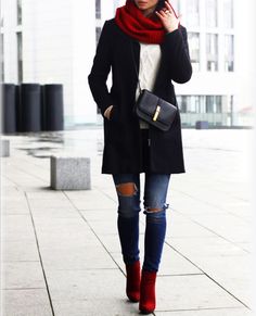 Red Booties Outfit, Black Coat Outfit, Mantel Outfit, Pullovers Outfit, Booties Outfit, Scarf Outfit, White Knit Sweater, Outfit Jeans