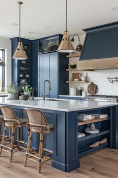 Ready to give your kitchen a makeover? Dive into the beauty of navy blue kitchen cabinets! Check out our handpicked selection of 50 gorgeous designs that add a touch of elegance and modern charm to any home. Get inspired and transform your cooking space into a stylish haven! Navy Blue Aesthetic Kitchen, Tahoe Kitchen, Navy And White Kitchen, Maine Kitchen, Navy Kitchen Cabinets, Kitchen 2025, Navy Blue Kitchen Cabinets, Farm Style Kitchen