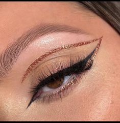 Eyeliner Brown Eyes, Edgy Eye Makeup, Catwalk Makeup, Winged Eyeliner Makeup, Hooded Eye Makeup Tutorial, Eyeliner For Hooded Eyes, Eyeliner Designs, Dramatic Eye Makeup, Fox Eyes