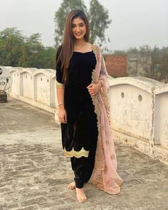 Latest Velvet Suit Designs, Black Punjabi Suit, Latest Velvet Dresses, Punjabi Dress Design, Velvet Suit Design, Punjabi Singer, Nimrat Khaira