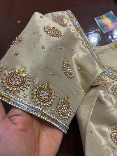 Gold Colour Blouse Maggam Work, Butta Work Blouse Designs, Gold Colour Aari Work Blouse, Gold Colour Blouse Designs Maggam Work, Gold Blouse Maggam Work, Gold Colour Blouse Designs, Simple Blouse Work, Simple Maggam Work Designs, Magam Work Blouses