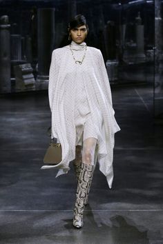 Fall Footwear, Stella Tennant, Rich Fashion, Fendi Fashion, Fashion Student, Capsule Outfits, Alexandre Vauthier, 2021 Fashion, Fall Dress