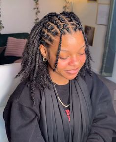 Loc Styles Beads, Cornrow Locs Styles, Fulani Locs Hairstyle, Loc Braided Hairstyles, Loc Styles Vacation, Side Part Locs Styles, Loc Styles That Cover Edges, Loc Styles For Beginners, Loc Braided Styles