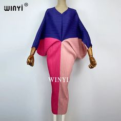 This batwing pleated dress is perfect for summer. It features high stretch elasticity, a regular sleeve style, and a loose-fit silhouette. The neckline is an O-neck, and the dress is decorated with appliques. The fabric is made of rayon, and the length is floor-length. It has a natural waistline and a full sleeve length. it is designed for women. This dress is perfect for a bohemian look. It is made of synthetic fiber and is neck-mounted. it is suitable for middle-aged women. It has a pullover c Color Block Outfits, Mode Kimono, Color Blocking Outfits, Beautiful Maxi Dresses, Middle Aged Women, Bohemian Look, Pleated Midi Dress, Kimono Dress, Bohemian Dress